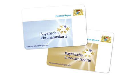 Bayerische Ehrenamtskarte in blau und gold | Quelle: © Bayerisches Staatsministerium für Familie, Arbeit und Soziales
